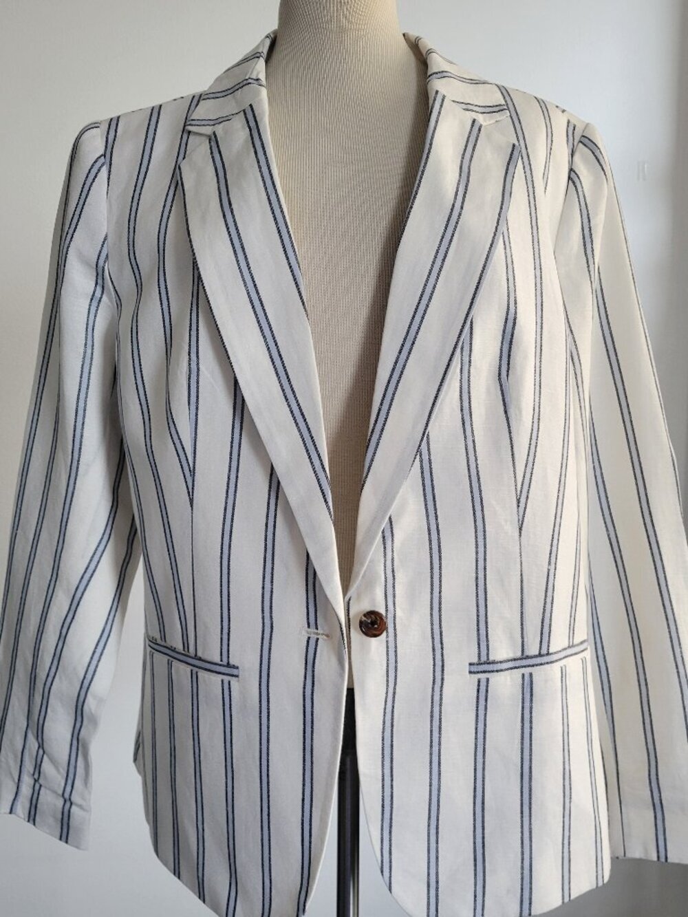 A New Day Women’s White & Blue Pinstripe Linen Blazer